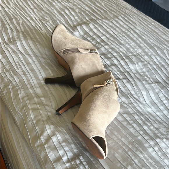 Cream Heeled Boots with Slim High Heel and Suede Texture - Picture 7 of 7